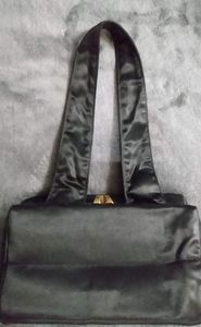 American Modes Vintage Black KissLock Handbag